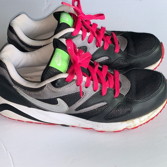 Nike Black and Pink Shoes - Picture 4 of 10